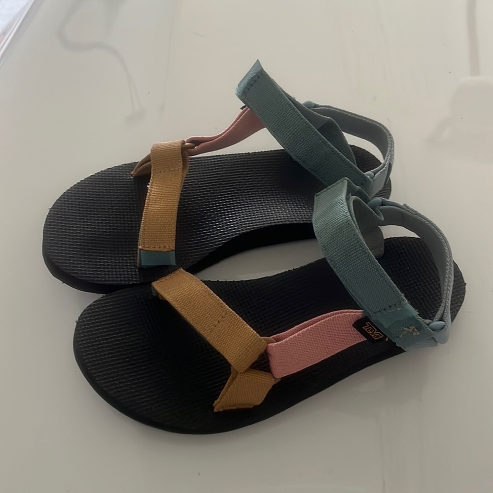 Teva Universal size 7 gently used